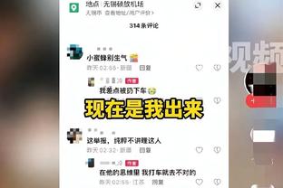 爽！索博斯洛伊赛后在看台上和球迷共饮白兰地，带头唱歌